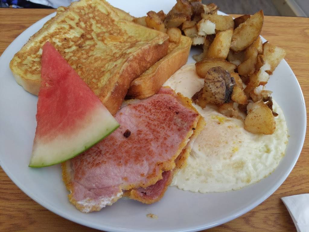 The Lighthouse Restaurant | restaurant | 199 High St, Southampton, ON N0H 2L0, Canada | 5197972095 OR +1 519-797-2095