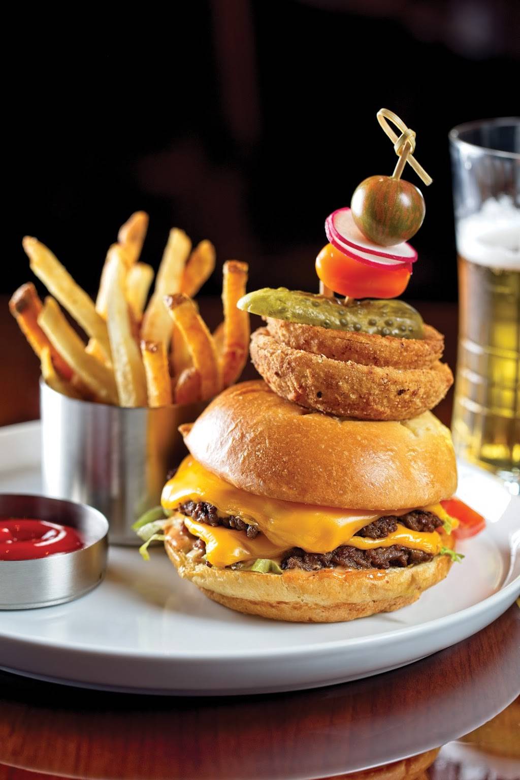 Henrys Palm Beach | restaurant | 229 Royal Poinciana Way, Palm Beach, FL 33480, USA | 5612061896 OR +1 561-206-1896