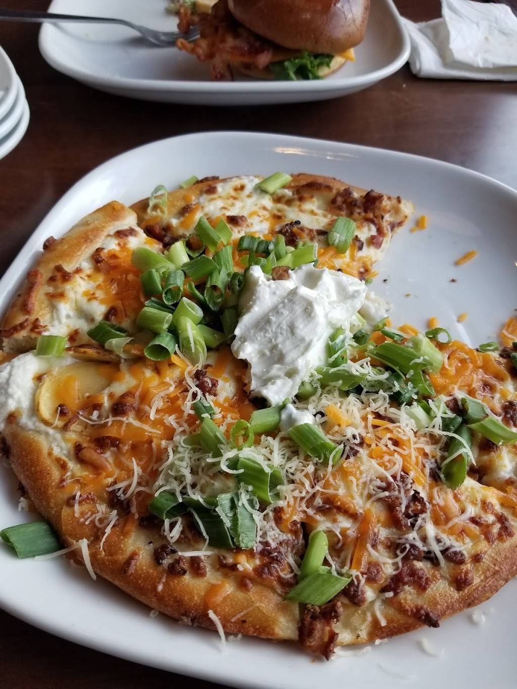 Boston Pizza | restaurant | 3090 Wonderland Rd S, London, ON N6L 1A6, Canada | 5194725001 OR +1 519-472-5001