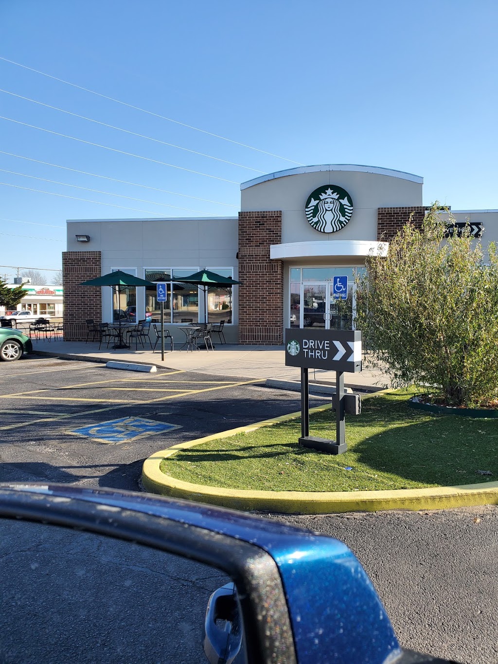 Starbucks | cafe | 2525 S Seneca St, Wichita, KS 67217, USA | 3162652754 OR +1 316-265-2754
