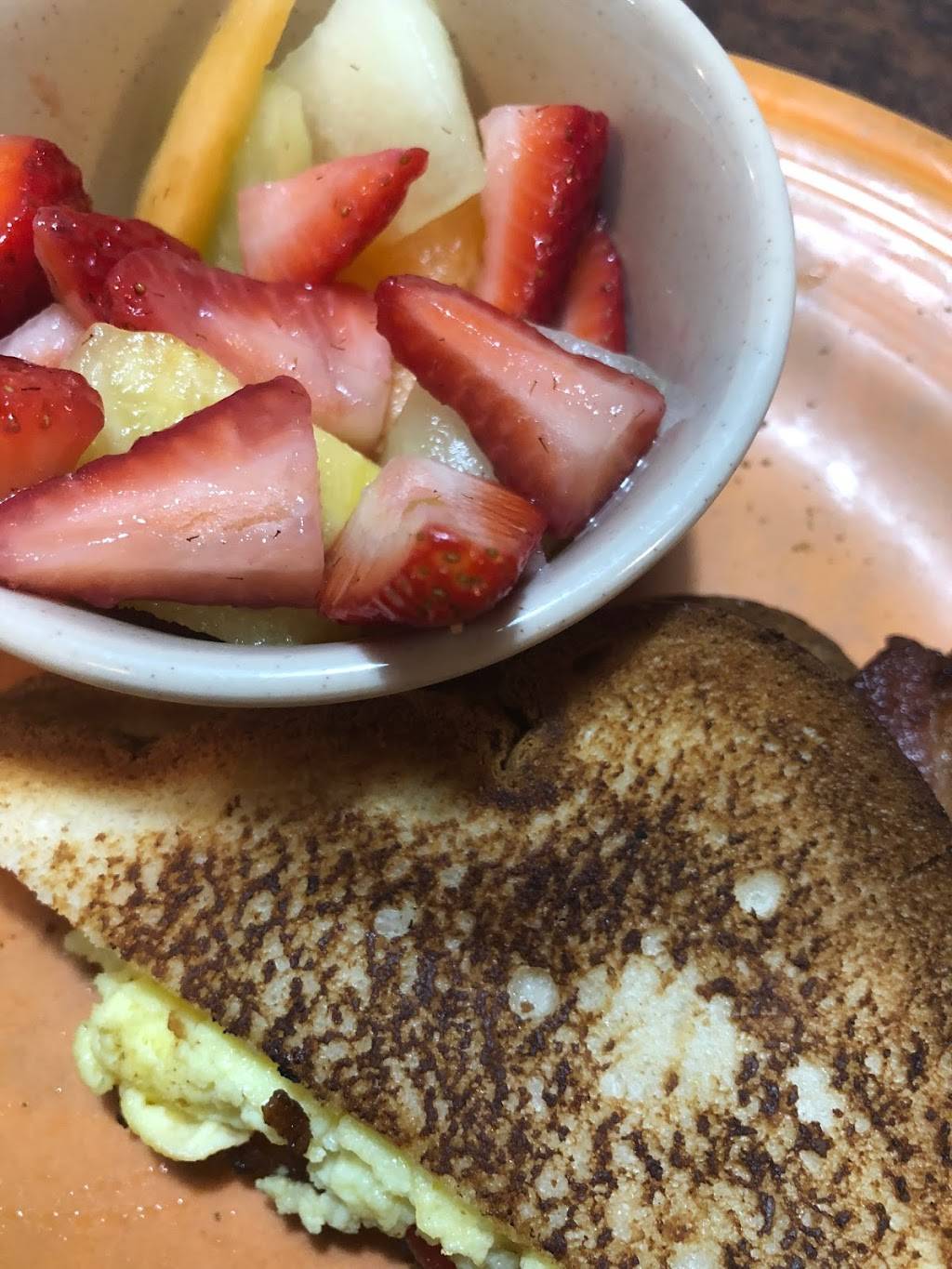 The Dixie Grill | restaurant | 116 Market St, Wilmington, NC 28401, USA | 9107627280 OR +1 910-762-7280