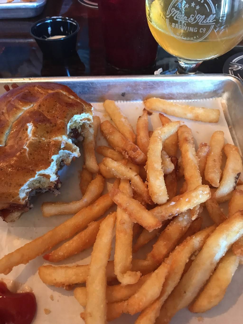 Main & Mill Brewing Company | restaurant | 240 E Main St, Festus, MO 63028, USA | 6365433031 OR +1 636-543-3031