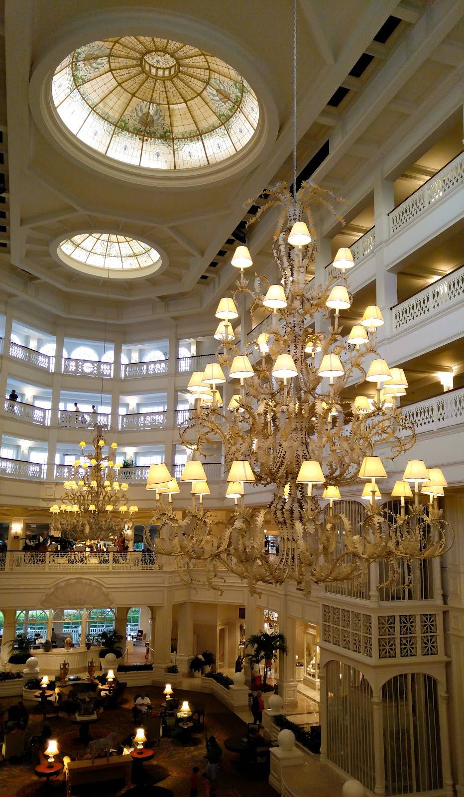 Mizners Lounge | night club | 4401 Floridian Way, Orlando, FL 32830, USA | 4079393463 OR +1 407-939-3463