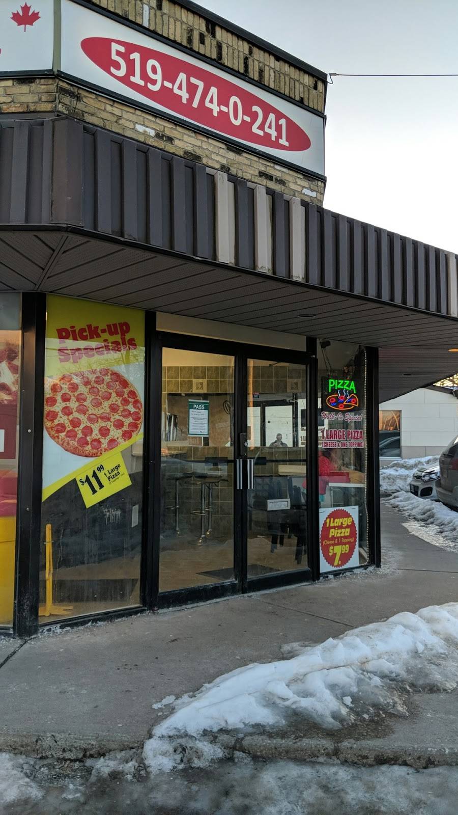 Sopranos Pizza | restaurant | 500 Oxford St W, London, ON N6H 1T5, Canada | 5194740241 OR +1 519-474-0241