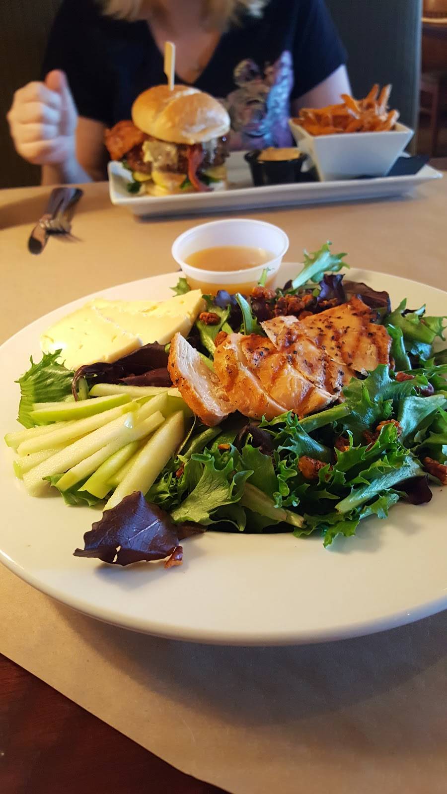 M.T. Bellies | restaurant | 871 Niagara St, Welland, ON L3C 1M4, Canada | 9057889474 OR +1 905-788-9474