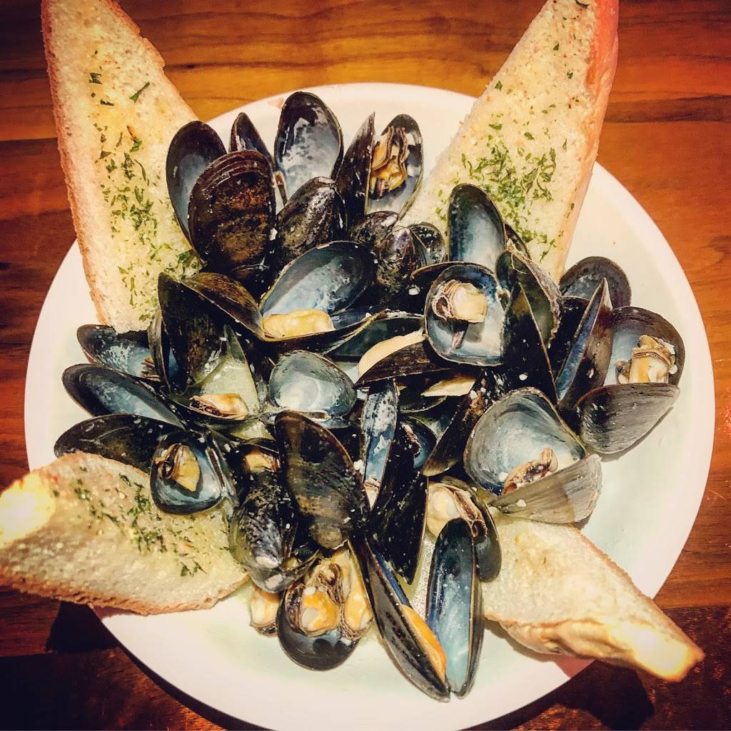 The Tap Room | restaurant | 1010 Park Blvd, Massapequa Park, NY 11762, USA | 5165907030 OR +1 516-590-7030