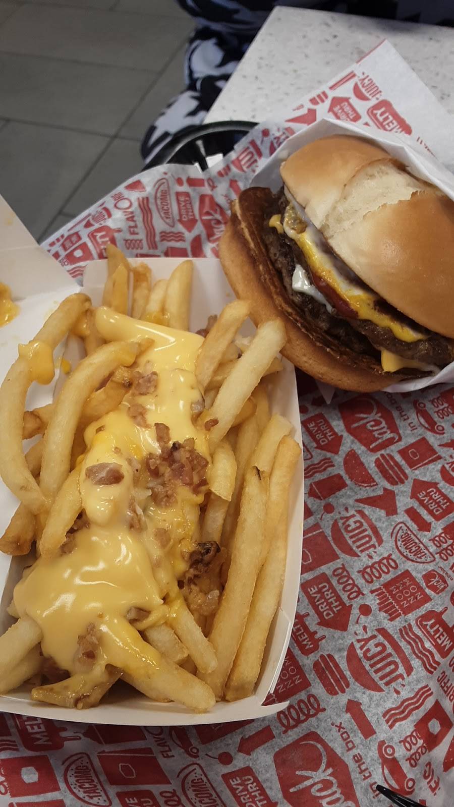 Jack in the Box | restaurant | 4402 Maple Ave, Dallas, TX 75219, USA | 2145212560 OR +1 214-521-2560