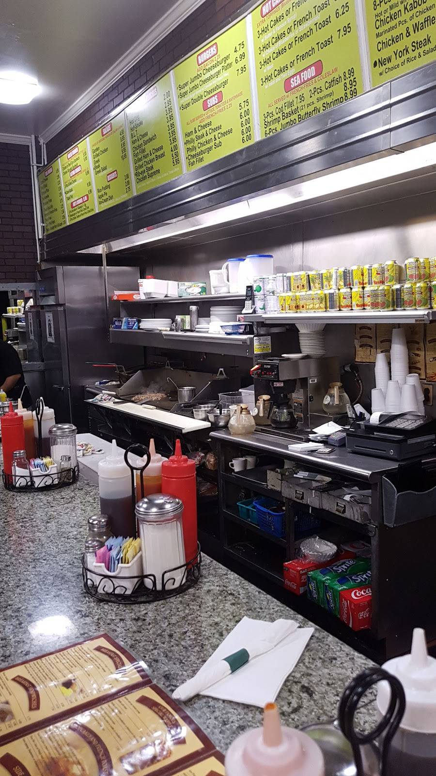 Waffle Shop | restaurant | 3864 Mt Vernon Ave, Alexandria, VA 22305, USA | 7038368851 OR +1 703-836-8851