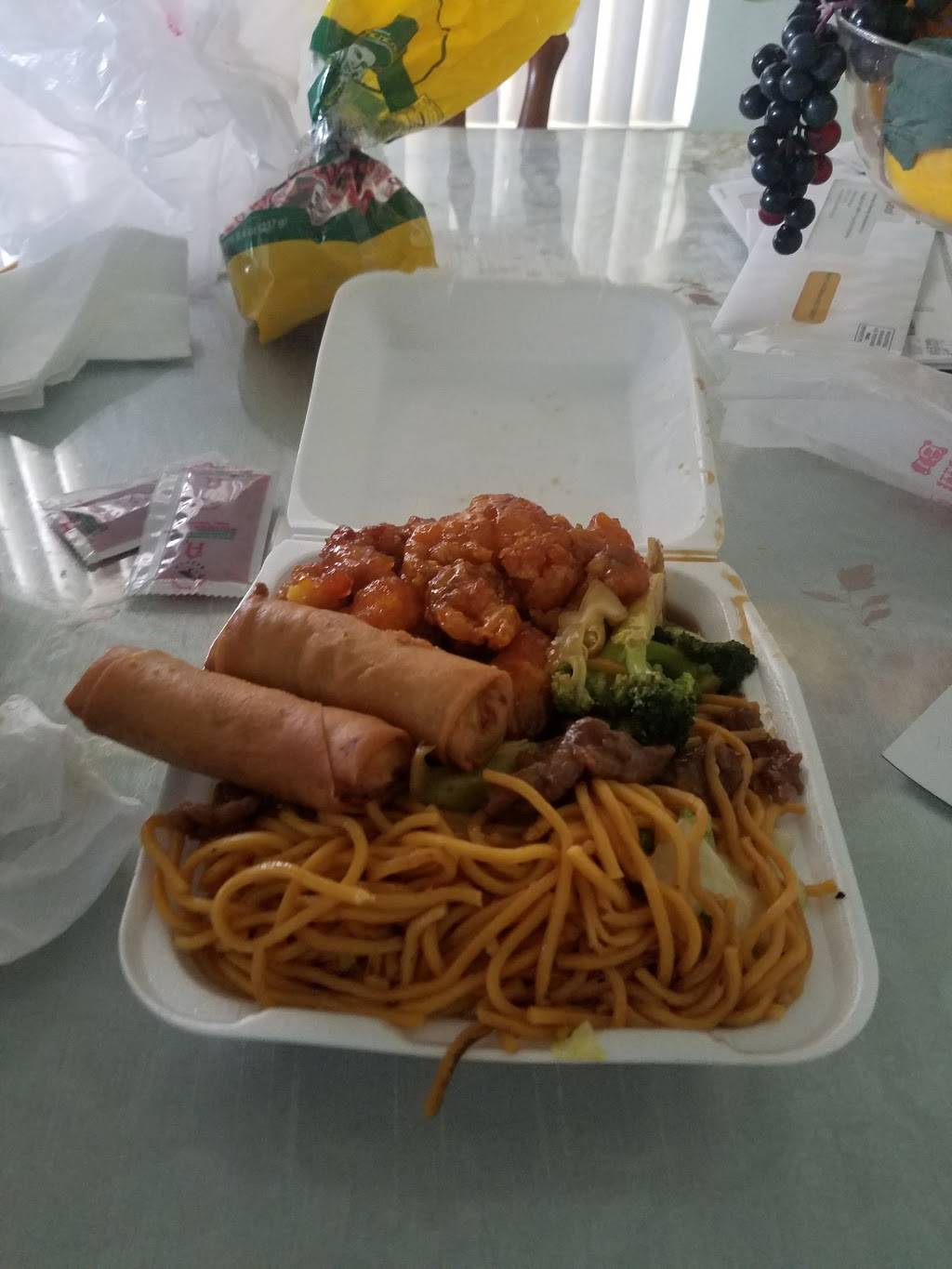 Luckys | restaurant | 5333 S Main St #103, Los Angeles, CA 90037, USA | 3232314636 OR +1 323-231-4636