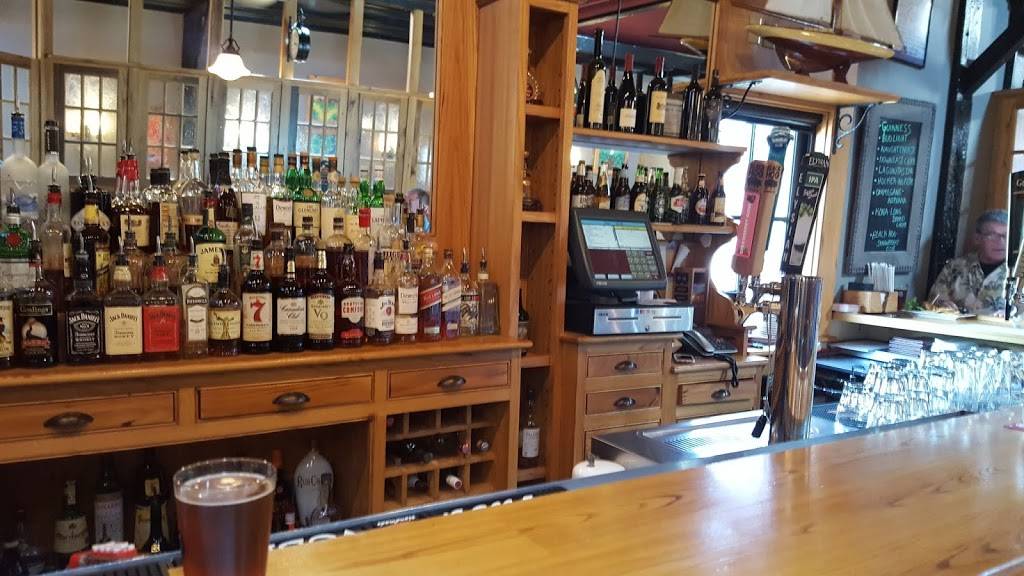 Lisa’s Crown & Hammer Restaurant & Pub | restaurant | 3 Depot Street, Collinsville, CT 06019, USA | 8606939199 OR +1 860-693-9199