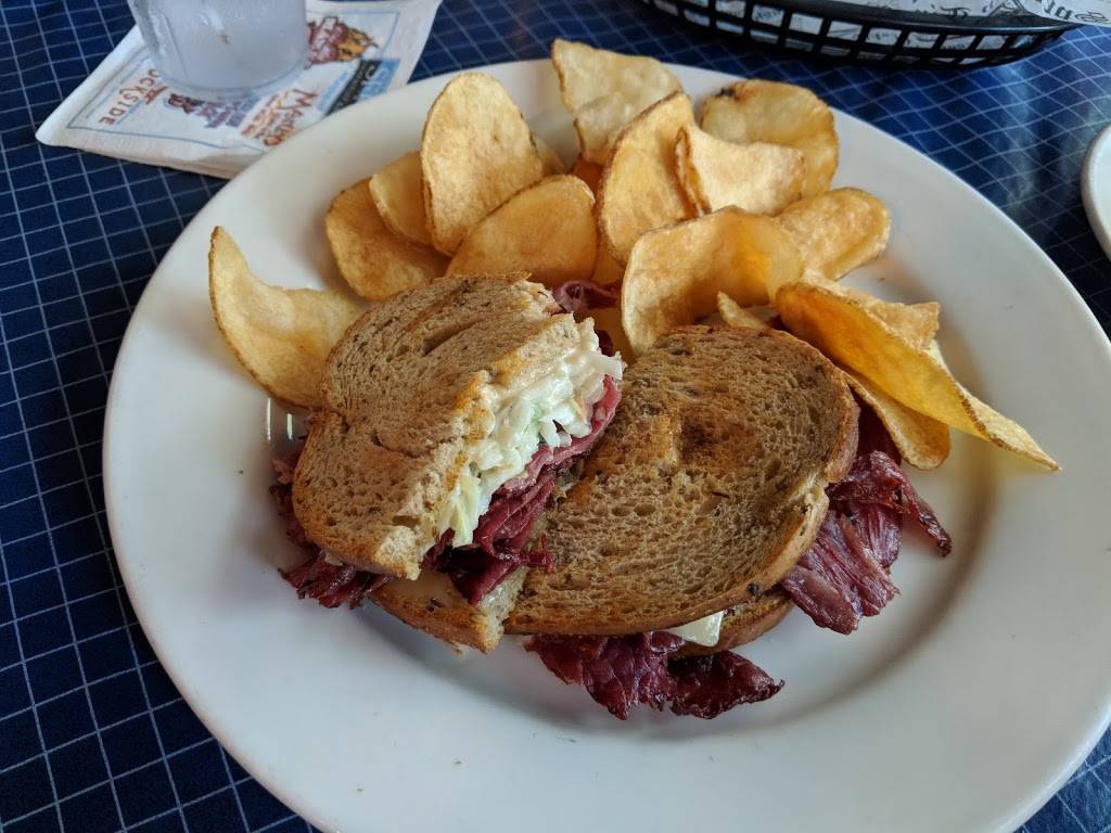 Skull Creek Boathouse | restaurant | 397 Squire Pope Rd, Hilton Head Island, SC 29926, USA | 8436813663 OR +1 843-681-3663