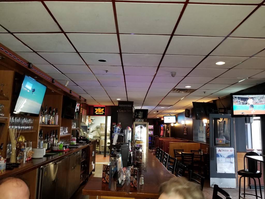 Brasserie Au Coin Du Metro | restaurant | 10719 Rue Lajeunesse, Montréal, QC H3L 2E7, Canada | 5143894929 OR +1 514-389-4929