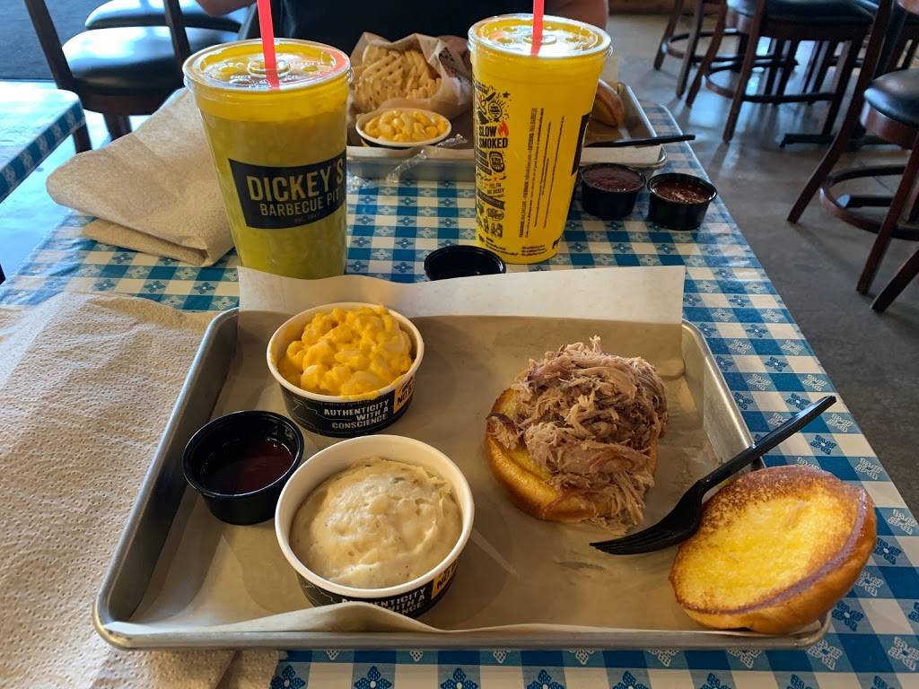 Dickeys Barbecue Pit | restaurant | 845 S Perryville Rd #115, Rockford, IL 61108, USA | 8155991110 OR +1 815-599-1110