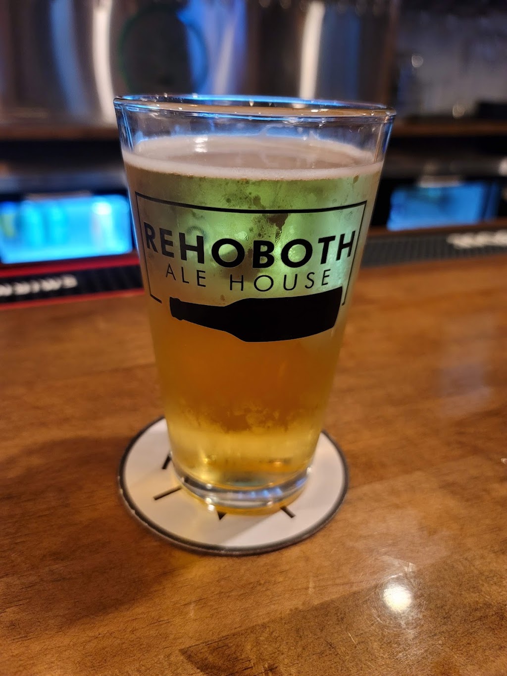 Rehoboth Ale House On the Mile | restaurant | 20859 Coastal Hwy, Rehoboth Beach, DE 19971, USA | 3025672921 OR +1 302-567-2921