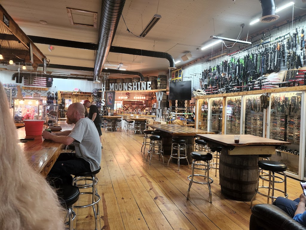 Jamies OutPost | restaurant | 602 S Clark St, North Utica, IL 61373, USA | 8156674120 OR +1 815-667-4120