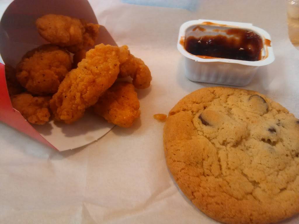 KFC | restaurant | 1316 N 6th St, Beatrice, NE 68310, USA | 4022235974 OR +1 402-223-5974