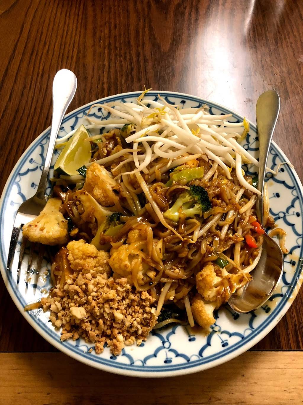 Champa Thai Food | restaurant | 193 King Edward Ave, Ottawa, ON K1N 7L4, Canada | 6133214122 OR +1 613-321-4122