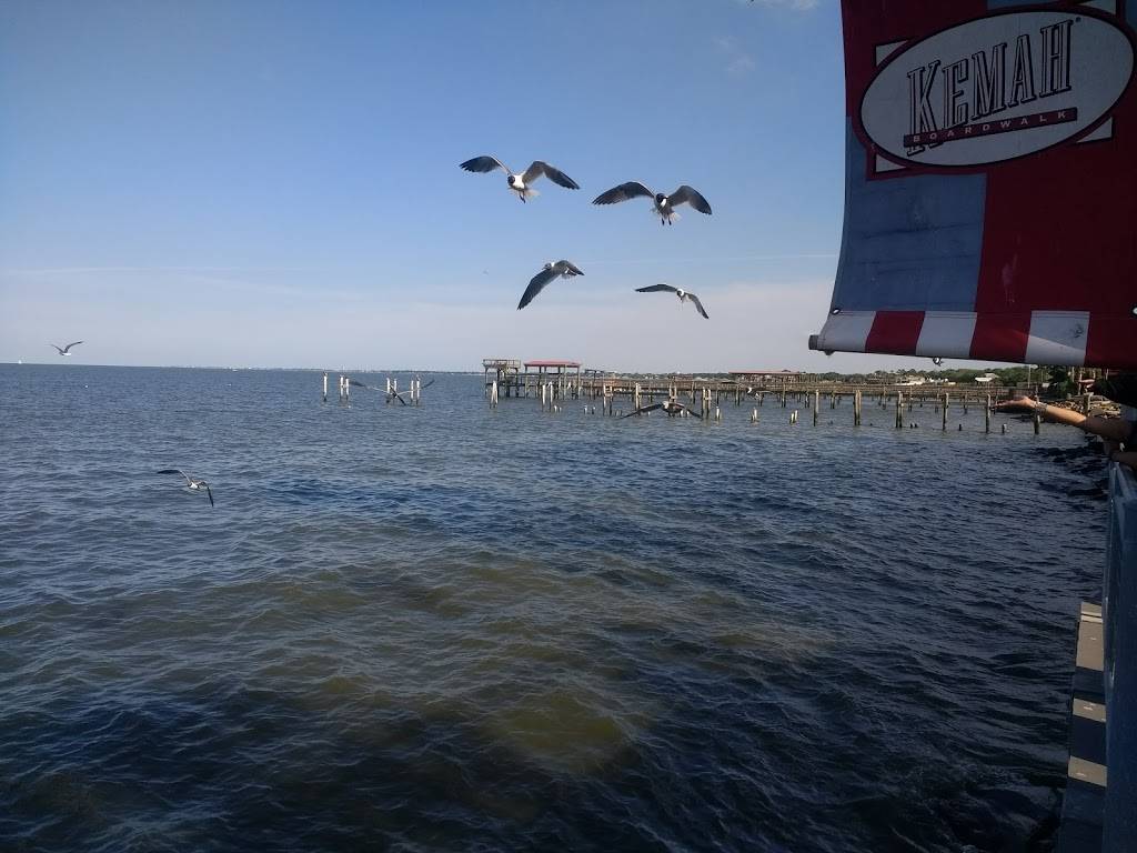 Kemah Waterfront | restaurant | 701 4th St, Kemah, TX 77565, USA | 2813348902 OR +1 281-334-8902