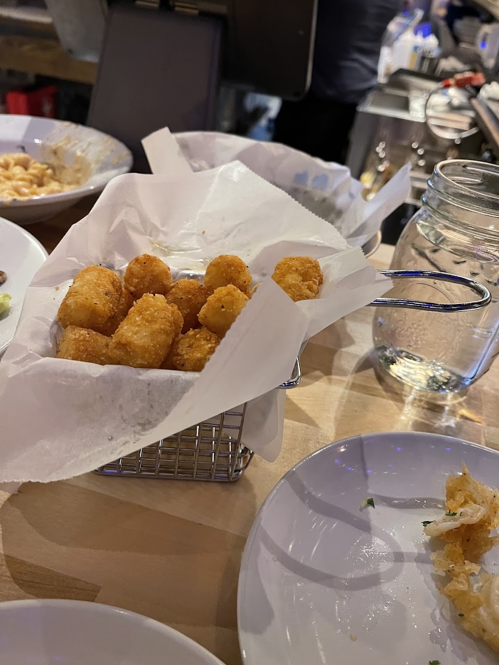 Fish Bar Old Town | restaurant | 1529 N Wells St, Chicago, IL 60611, USA | 3126430450 OR +1 312-643-0450