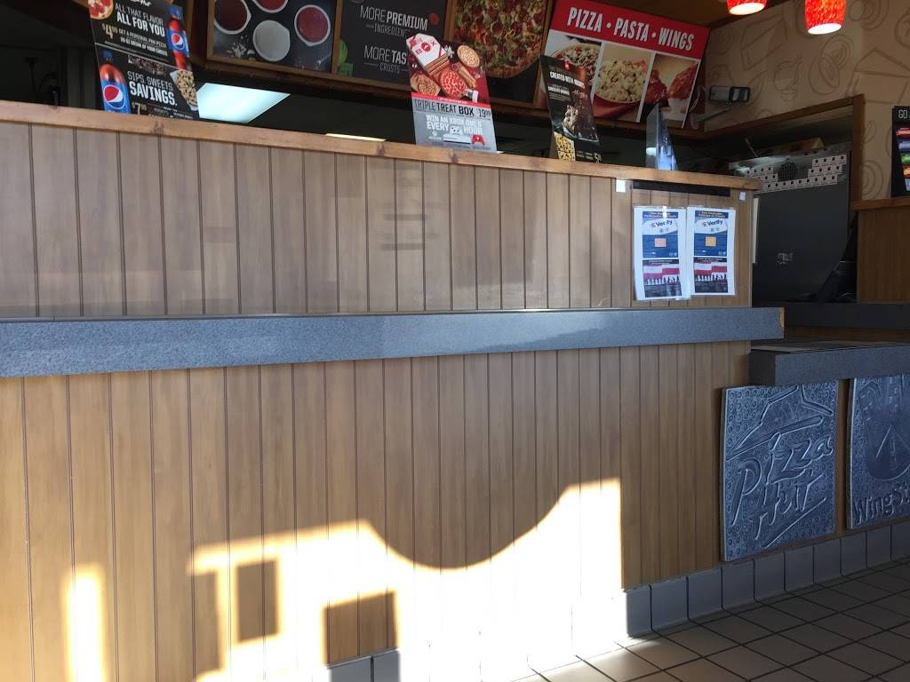 Pizza Hut | restaurant | 985 W Elliot Rd #3, Chandler, AZ 85225, USA | 4807864300 OR +1 480-786-4300