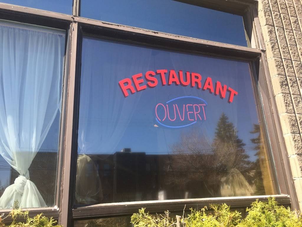 Royal Resto Bar | restaurant | 5473 Avenue Royalmount, Mont-Royal, QC H4P 1J3, Canada | 5142461769 OR +1 514-246-1769