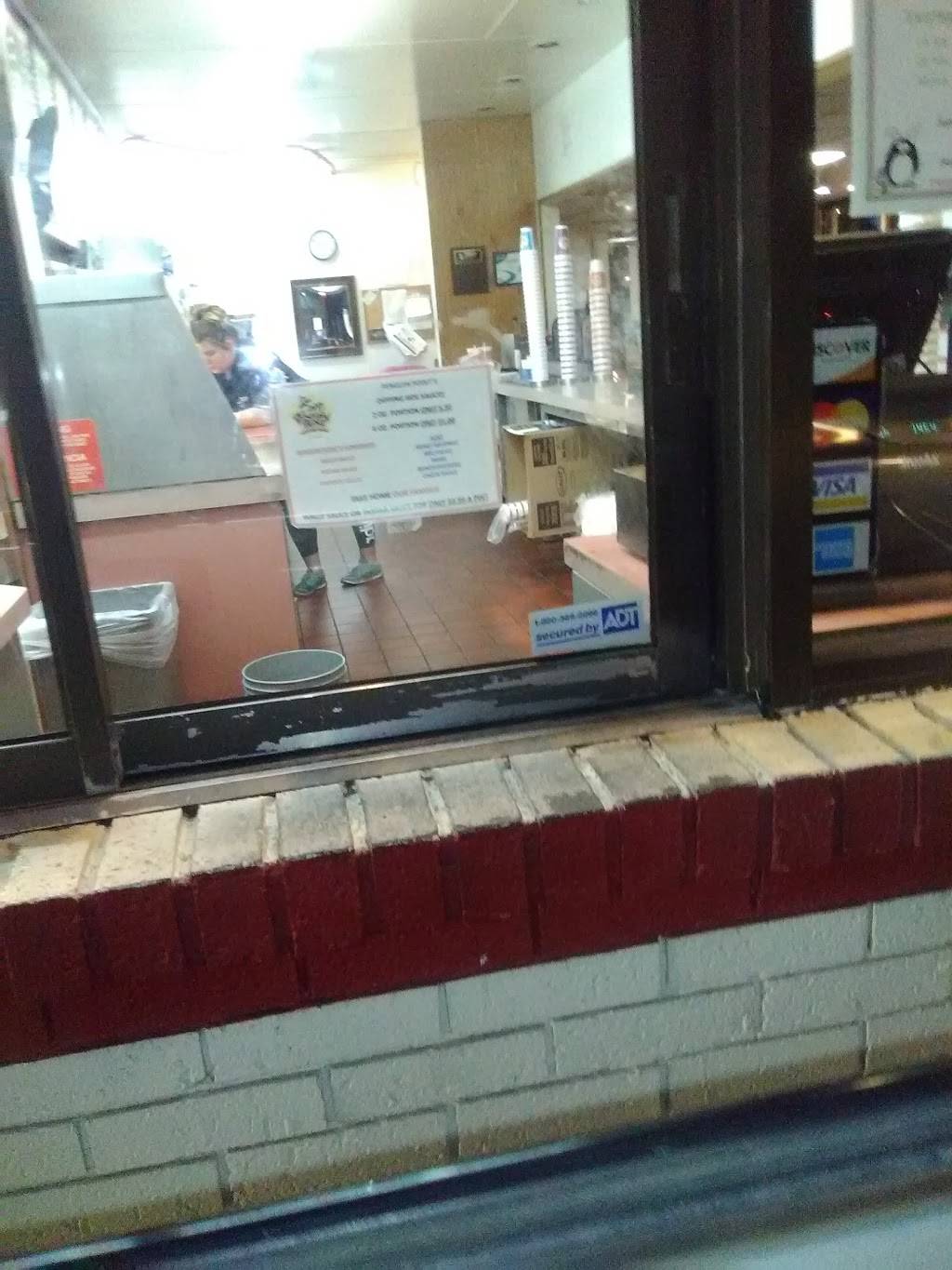 Penguin Point | restaurant | 301 Lusher Ave, Elkhart, IN 46517, USA | 5742935247 OR +1 574-293-5247