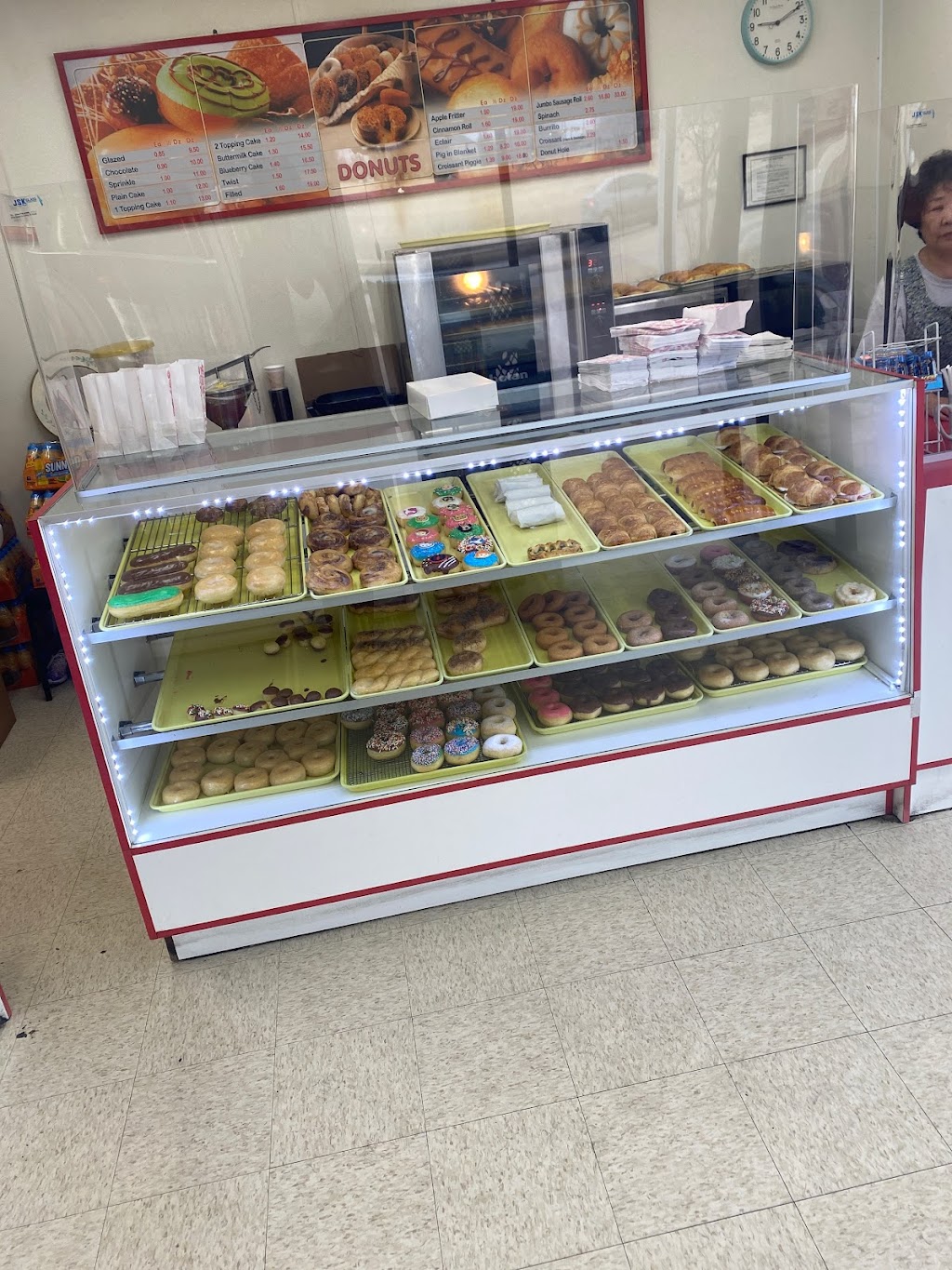 Donuts | restaurant | 3007 S Carrier Pkwy, Grand Prairie, TX 75052, USA | 9726421789 OR +1 972-642-1789