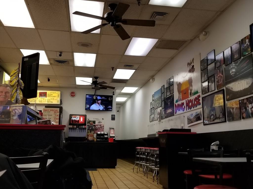 Maxs Dawg House | restaurant | 1438 S Milwaukee Ave, Libertyville, IL 60048, USA | 8473674515 OR +1 847-367-4515