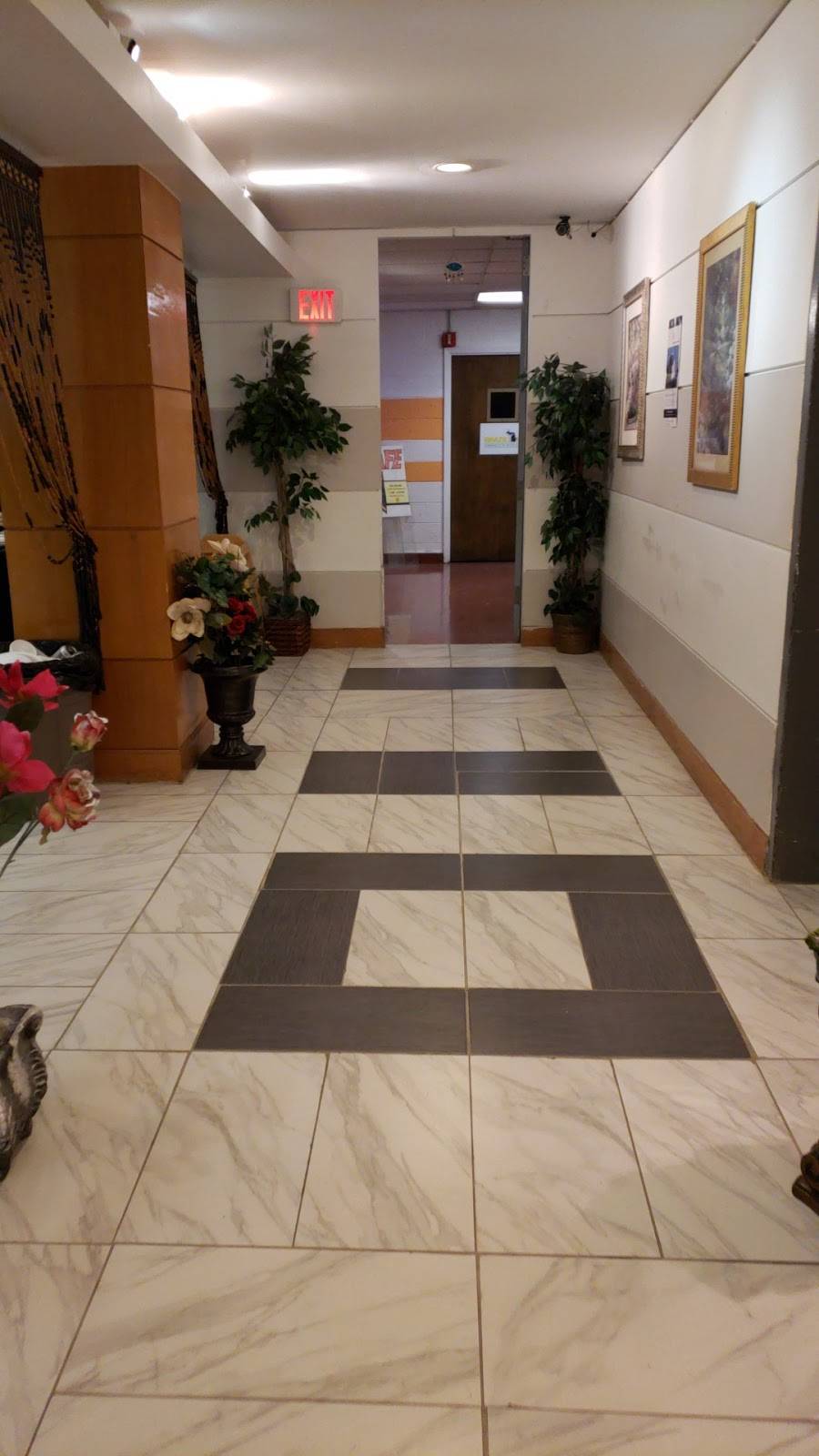 Small World Kitchen | cafe | 111 E Kirby St, Detroit, MI 48202, USA | 3137447280 OR +1 313-744-7280