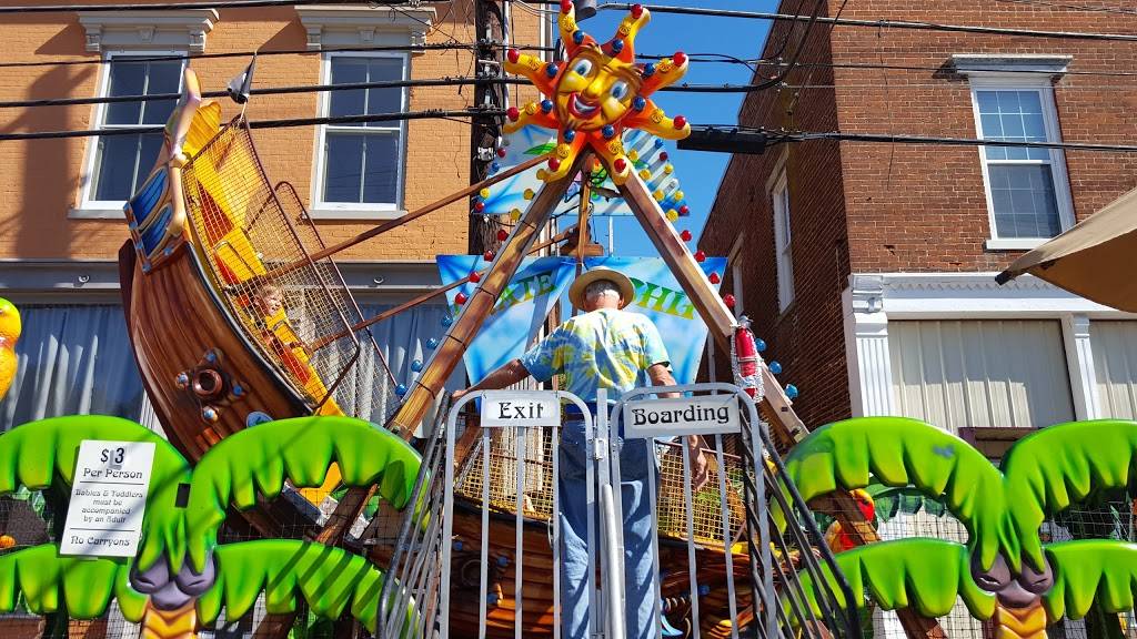 Dairy Queen Store | restaurant | 133 E Water St, Flemingsburg, KY 41041, USA | 6068493030 OR +1 606-849-3030