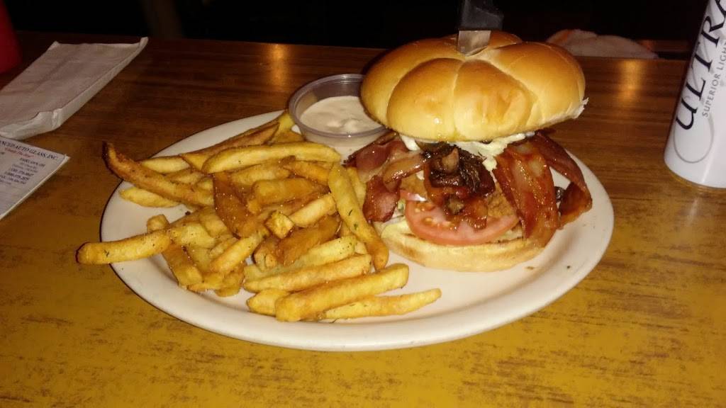 Village Tavern | restaurant | 10678 Main St, Mantua, OH 44255, USA | 3302748201 OR +1 330-274-8201