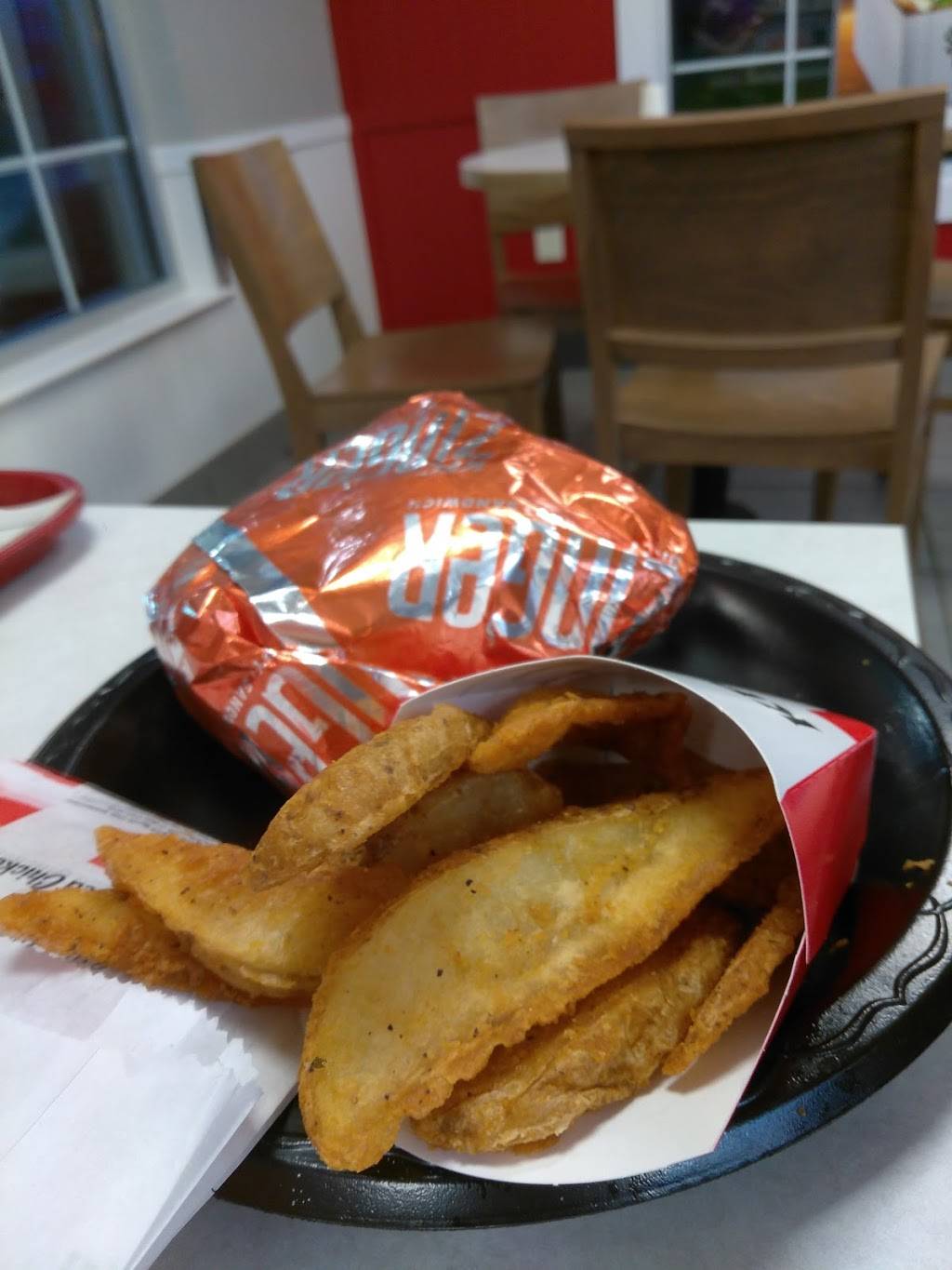 KFC | restaurant | 2035 7th St S, Clanton, AL 35045, USA | 2057552638 OR +1 205-755-2638