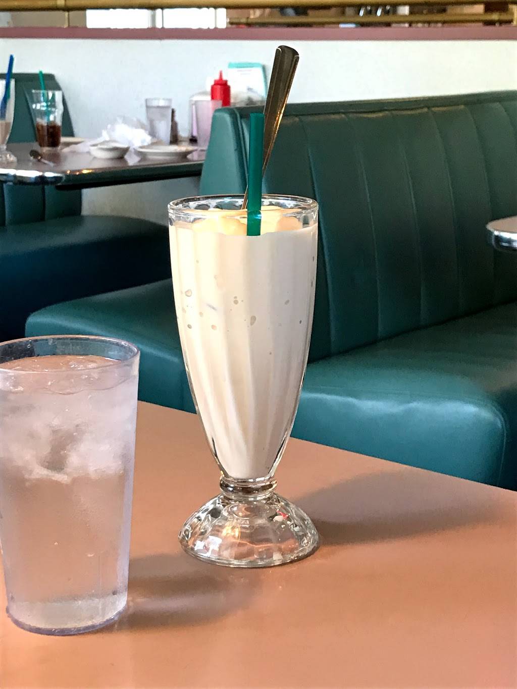 Winsteads Steakburgers | restaurant | 101 Emanuel Cleaver II Blvd., Kansas City, MO 64112, USA | 8167532244 OR +1 816-753-2244