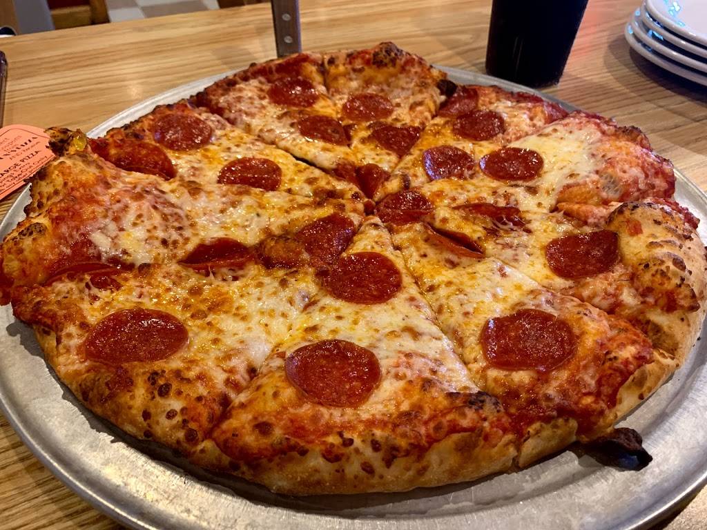 Foxs Pizza Den | restaurant | 2608 Portage St, Wilmore, PA 15962, USA | 8144953030 OR +1 814-495-3030