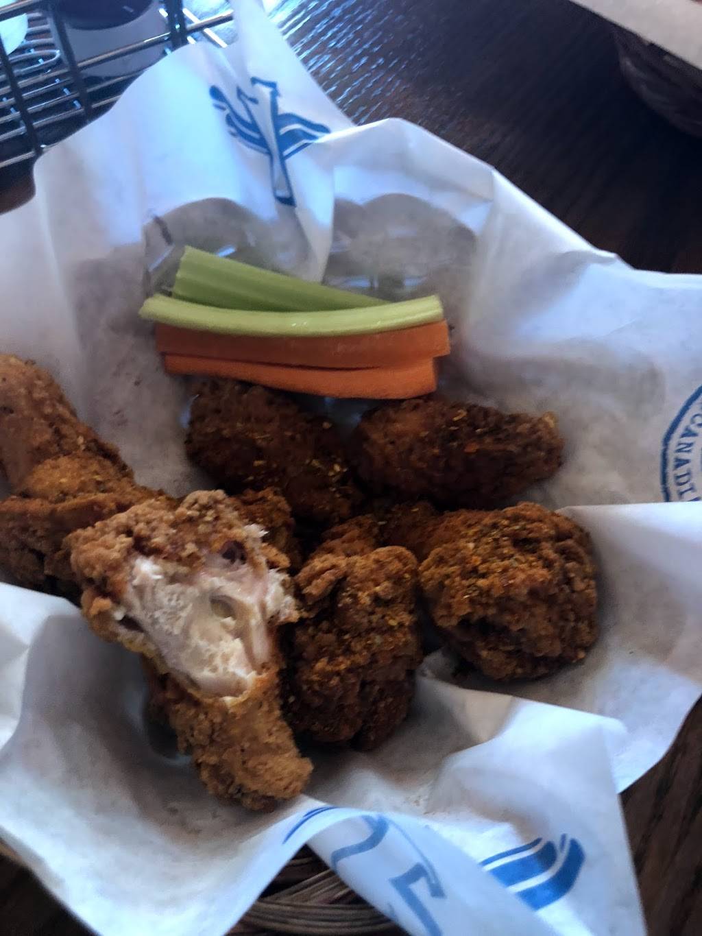 Wild Wing | restaurant | 5955 Latimer Dr #4, Mississauga, ON L5V 0B7, Canada | 9058171444 OR +1 905-817-1444