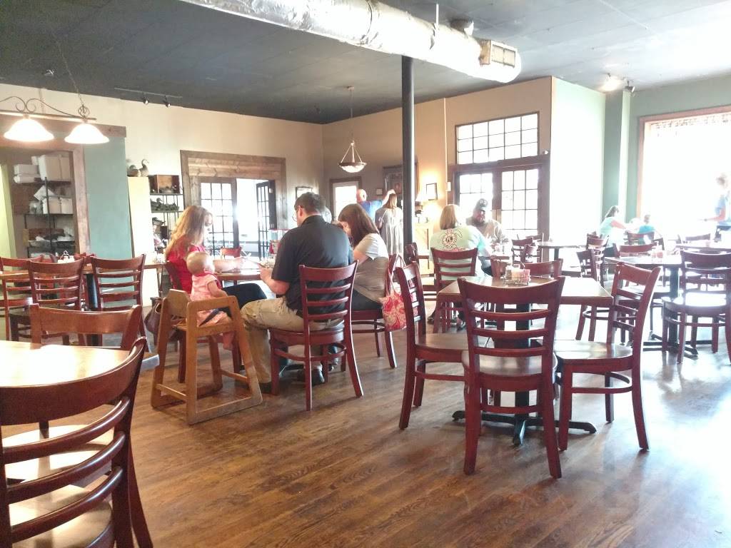 Mallards Restaurant | restaurant | 19720 E Main St, Huntingdon, TN 38344, USA | 7319860400 OR +1 731-986-0400