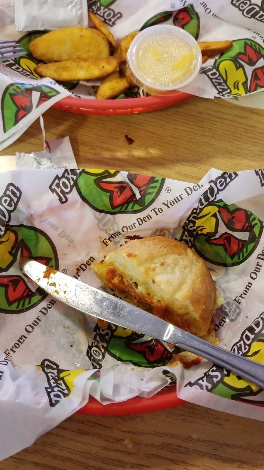 Foxs Pizza Den | restaurant | 620 W 1st St, Delhi, LA 71232, USA | 3188788888 OR +1 318-878-8888