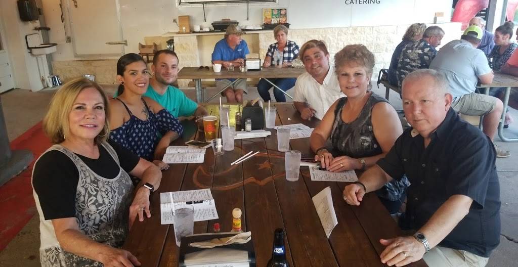 Brians Bar-B-Q | restaurant | 127 Parking Way St, Lake Jackson, TX 77566, USA | 9792928280 OR +1 979-292-8280