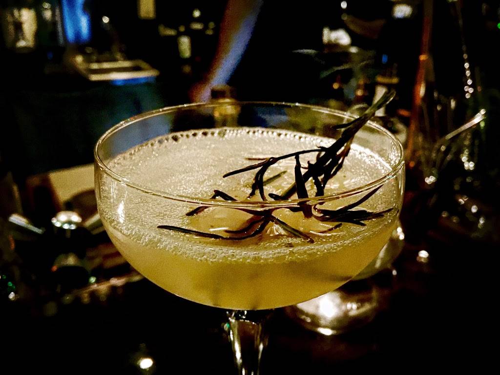 Captain Gregorys | restaurant | 804 N Henry St, Alexandria, VA 22314, USA | 5716594934 OR +1 571-659-4934