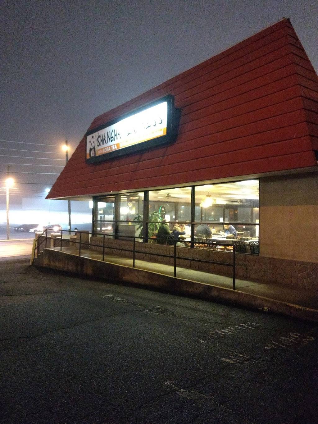 Shanghai Express | restaurant | 2404 Wards Rd, Lynchburg, VA 24502, USA | 4342378899 OR +1 434-237-8899