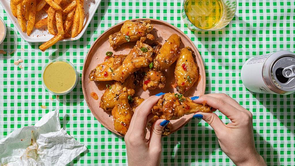 Jolenes Wings & Beer | restaurant | 241 E Interstate 20 Hwy, Arlington, TX 76018, USA | 6822767300 OR +1 682-276-7300