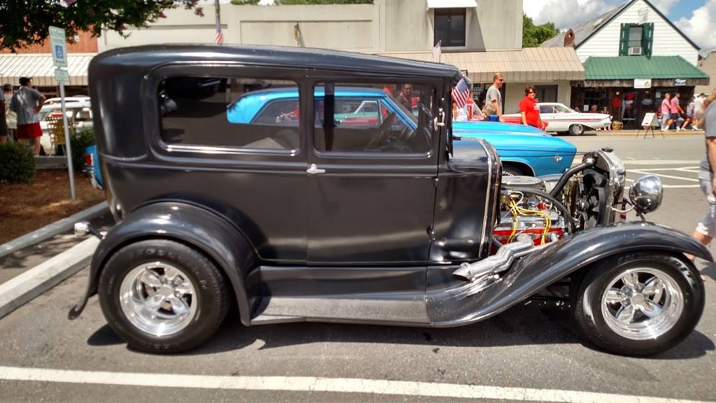 Sandwich Shop | restaurant | 200 E Main St, Pilot Mountain, NC 27041, USA | 3363682289 OR +1 336-368-2289