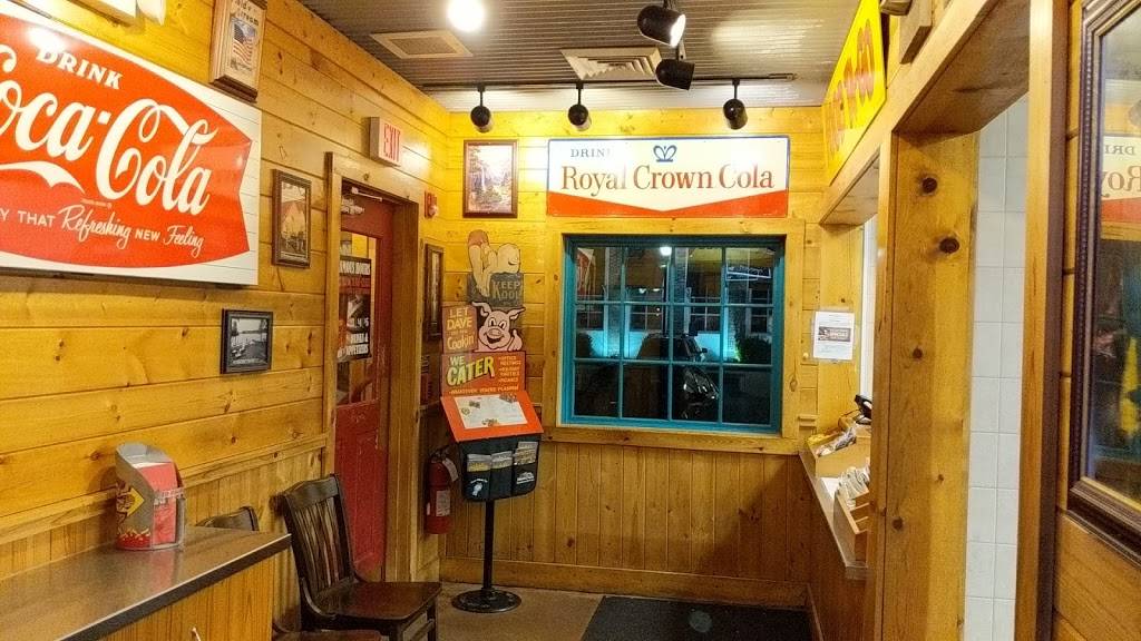 Famous Daves Bar-B-Que | restaurant | 1060 Corporate Dr, Westbury, NY 11590, USA | 5168327300 OR +1 516-832-7300