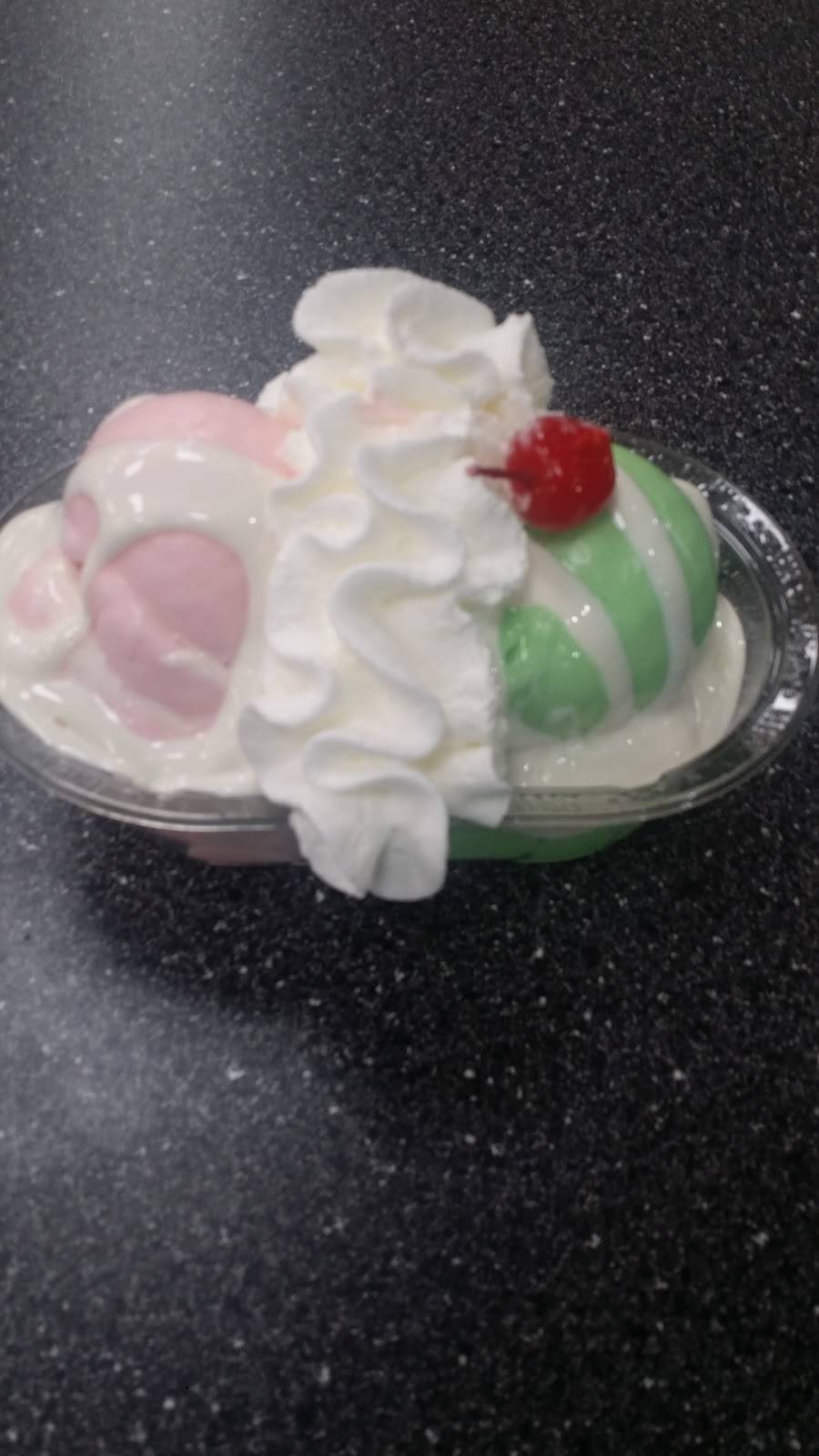 Braums Ice Cream & Burger Restaurant | restaurant | 11224 N May Ave, Oklahoma City, OK 73120, USA | 4057555464 OR +1 405-755-5464