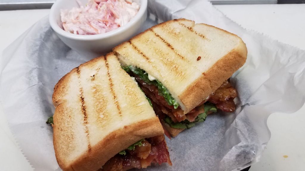 Famers Sports Bar & Grill | restaurant | N3332 Pine Mountain Rd, Iron Mountain, MI 49801, USA | 9067742747 OR +1 906-774-2747