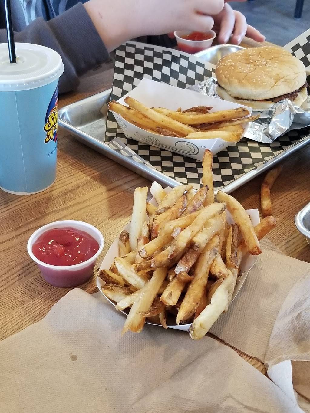 Smash N Dash Burgery | restaurant | 30428 Sussex Hwy, Laurel, DE 19956, USA | 3027155710 OR +1 302-715-5710