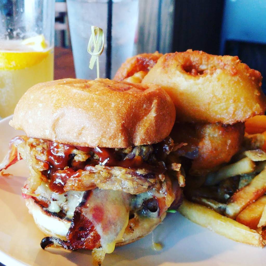 The Hive Grill | restaurant | 32475 Clinton Keith Rd, Wildomar, CA 92595, USA | 9516780722 OR +1 951-678-0722