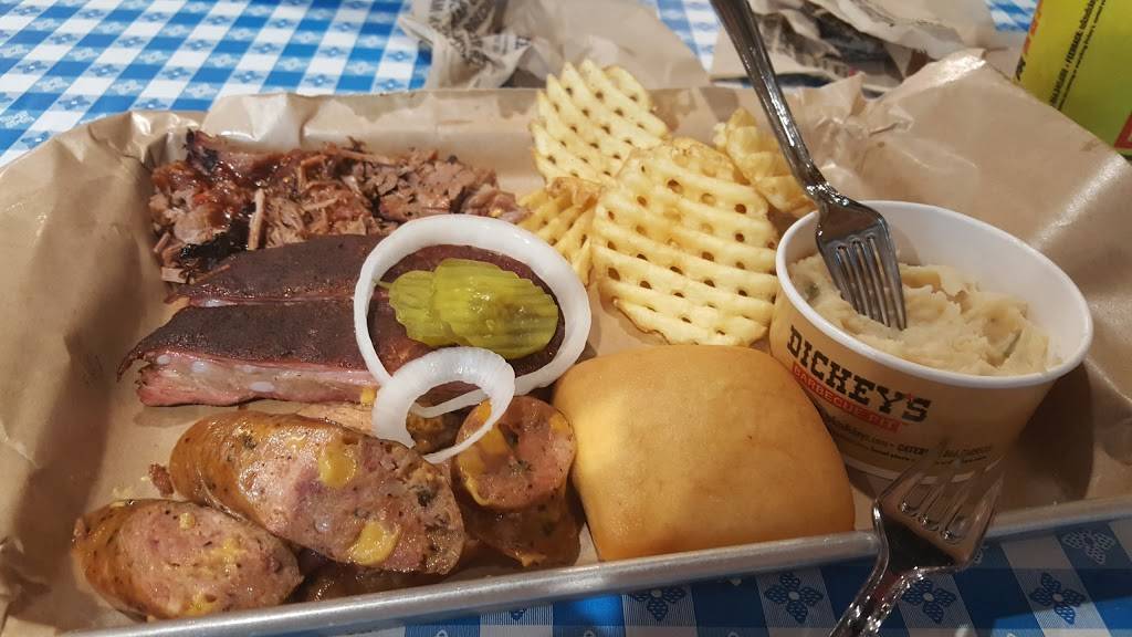 Jersey Mikes Subs | meal takeaway | 8480 N Friant Rd, Fresno, CA 93720, USA | 5594344100 OR +1 559-434-4100