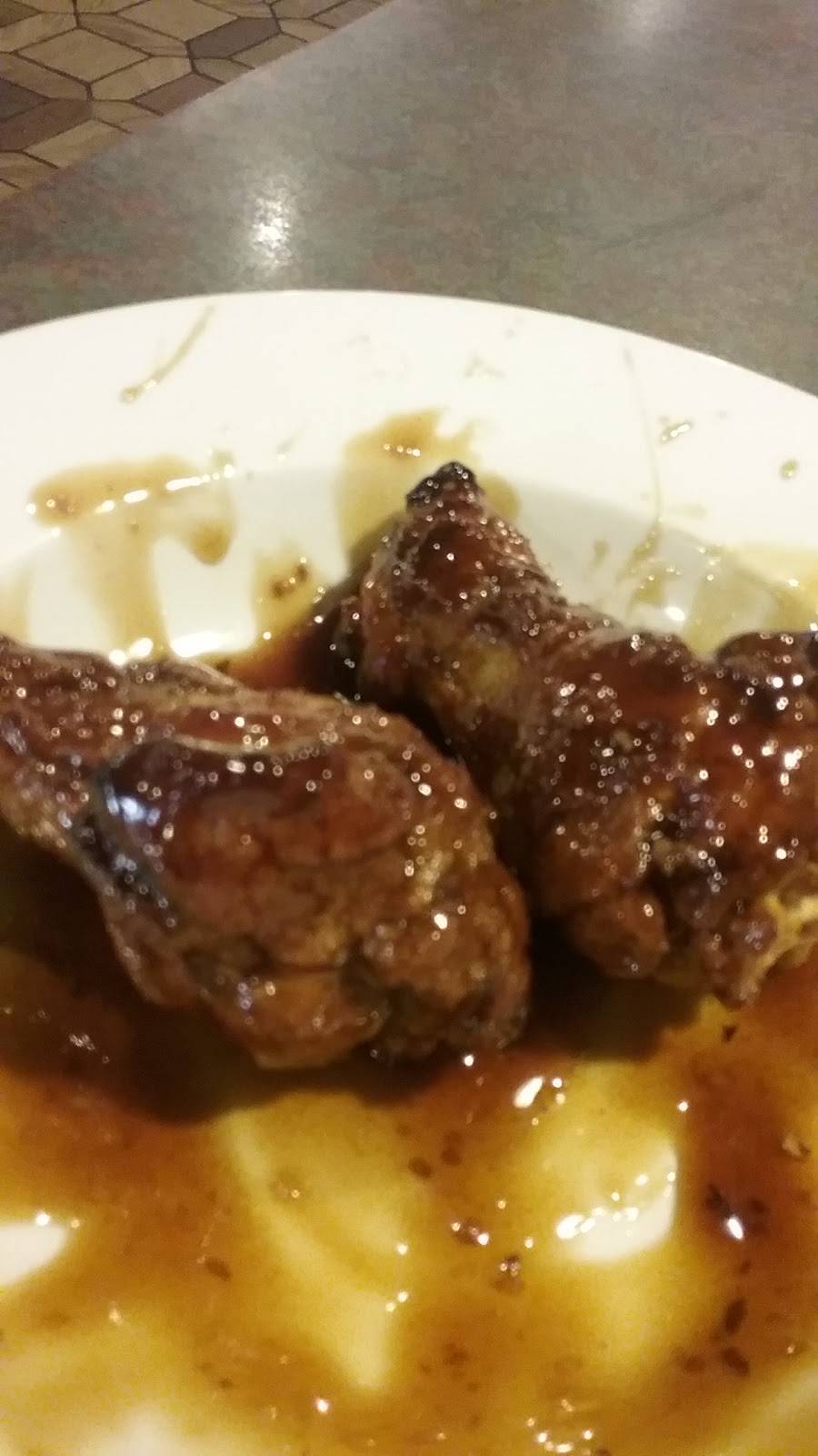 Villa Pizzeria | restaurant | 124 3rd Ave, Jasper, IN 47546, USA | 8124822555 OR +1 812-482-2555