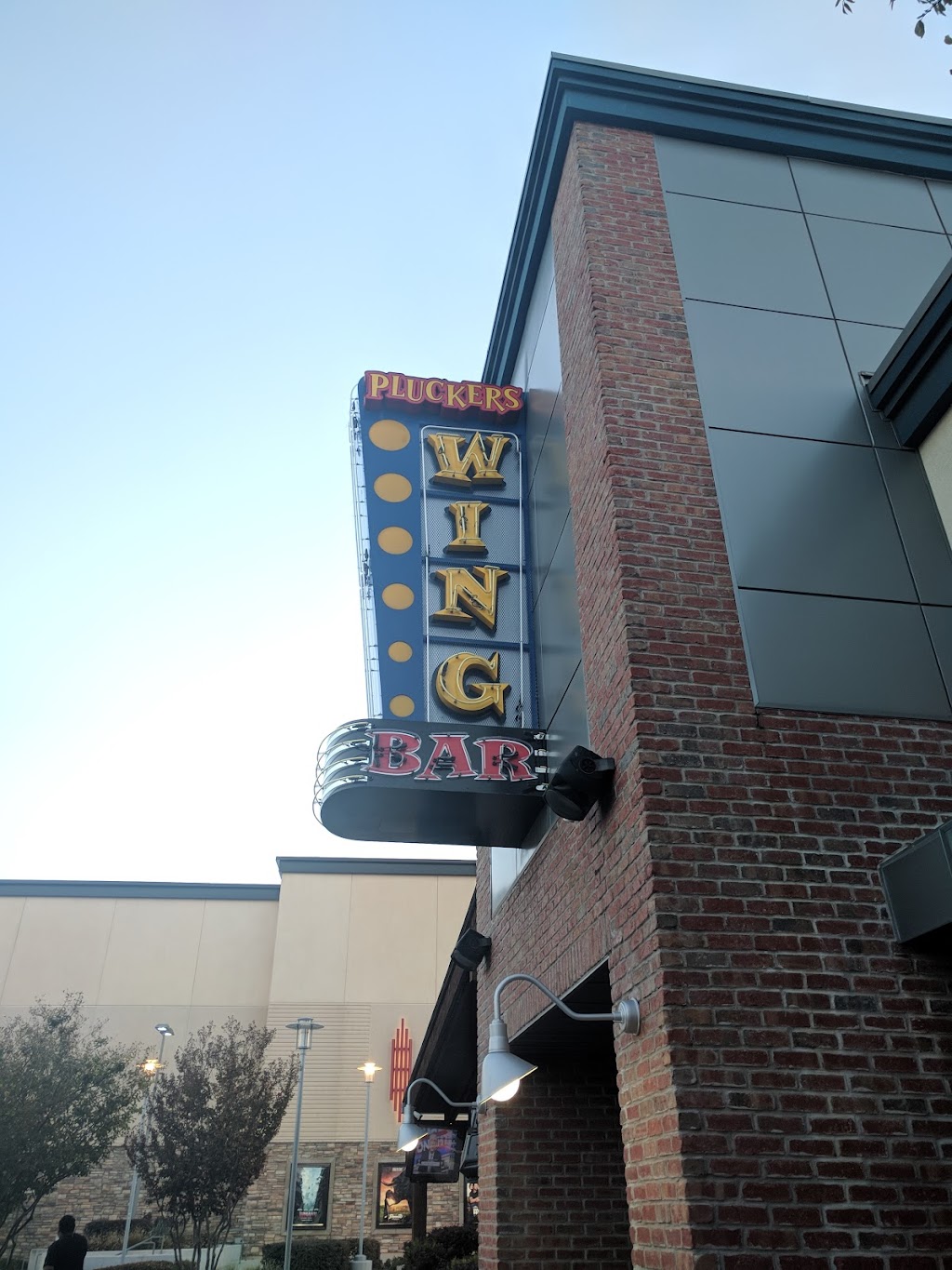 Pluckers Wing Bar | restaurant | 5100 Belt Line Rd Ste 520, Dallas, TX 75254, USA | 9724909464 OR +1 972-490-9464